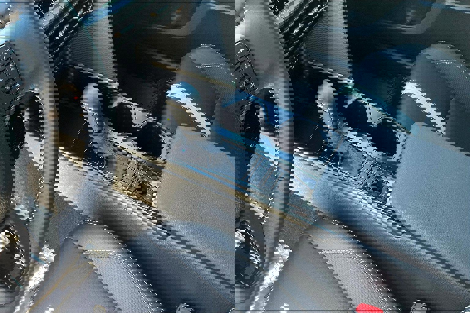 Used 2025 Toyota Camry SE w/ Convenience Package FWD image 18