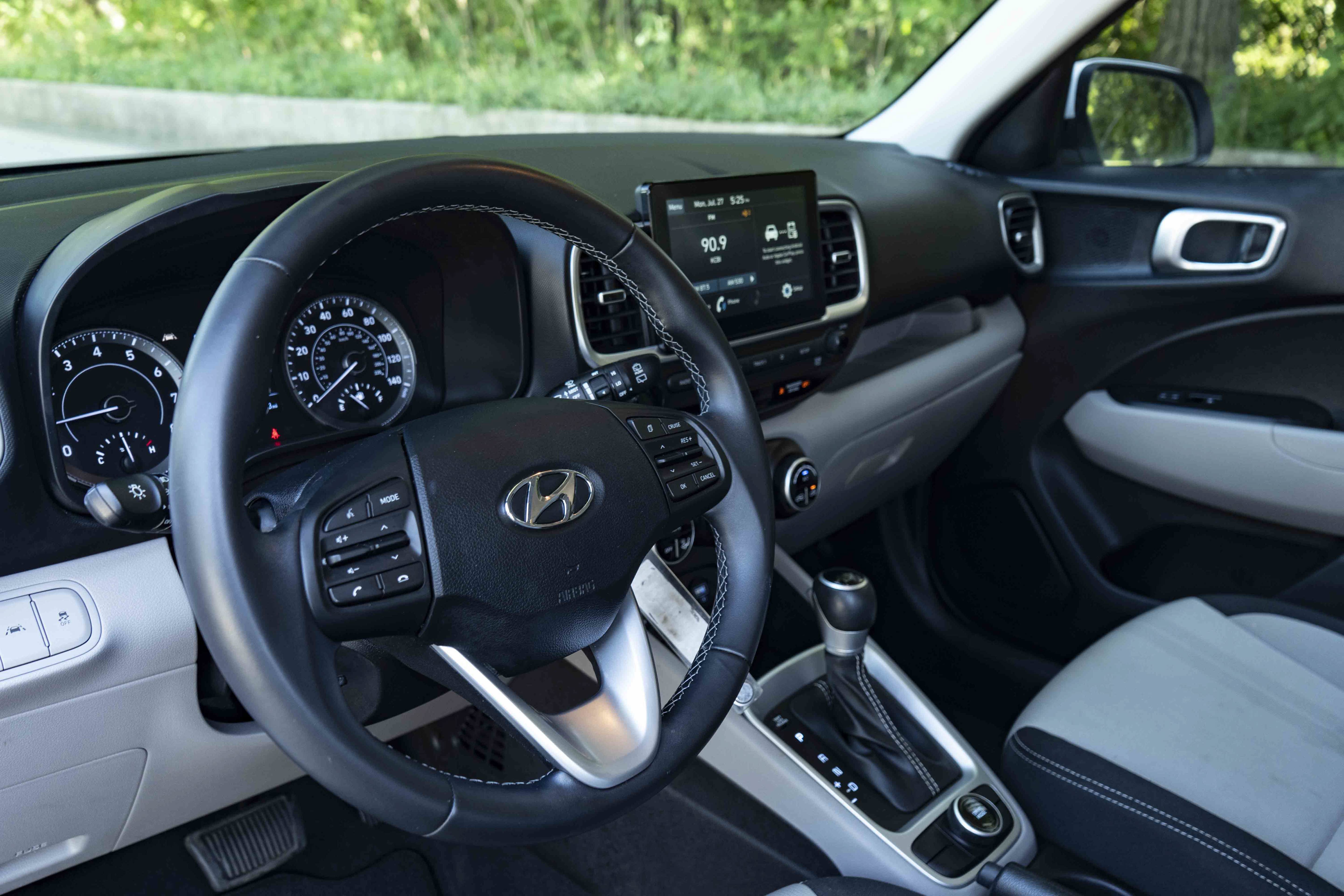 Used 2021 Hyundai Venue SEL FWD image 16