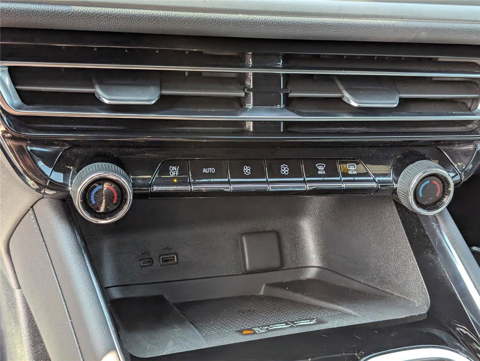 Used 2025 Chevrolet Traverse LT image 27