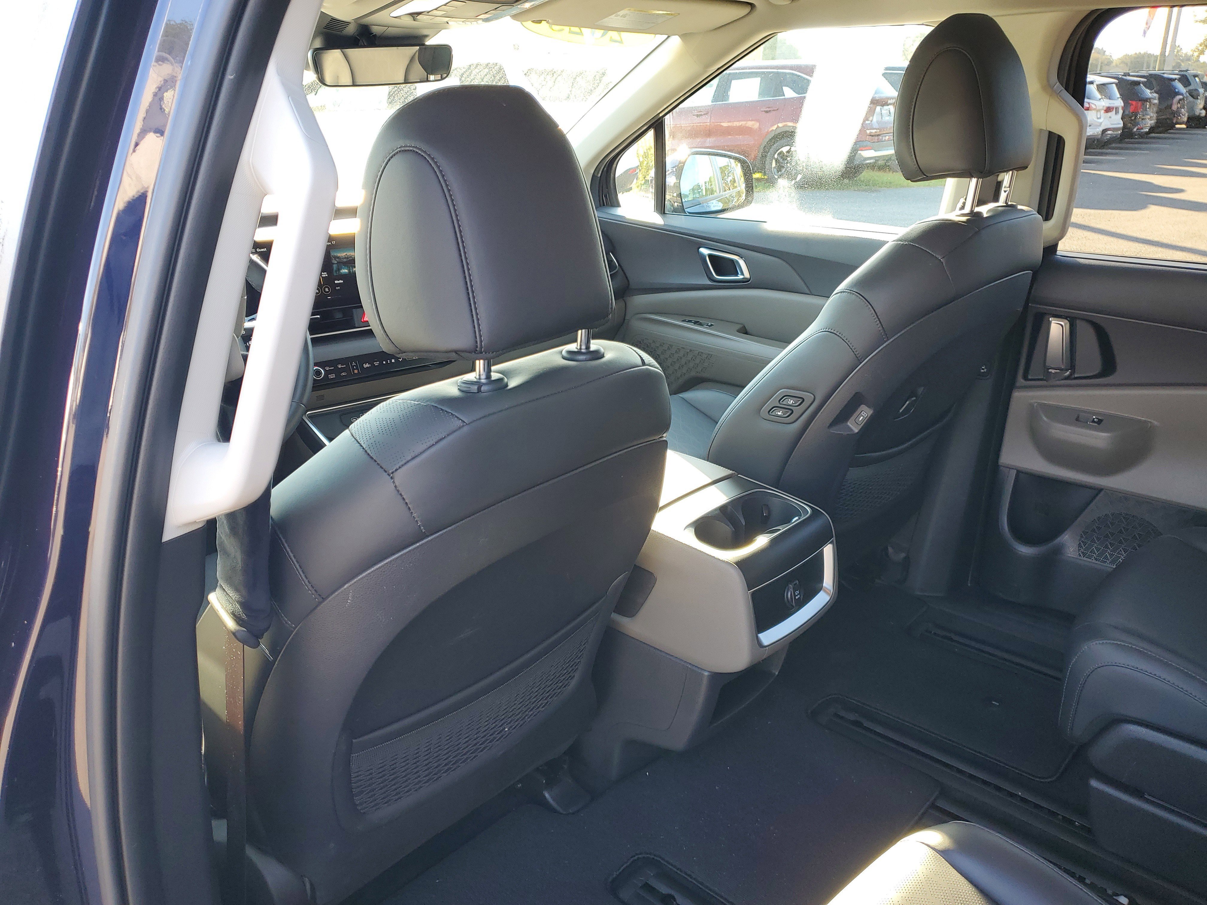 Certified 2025 Kia Carnival EX image 17