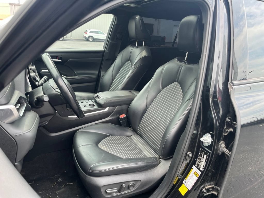 Used 2021 Toyota Highlander XSE AWD/4WD image 20