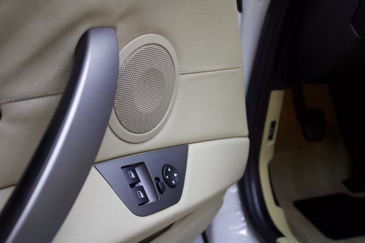 Used 2003 BMW Z4 3.0i image 39