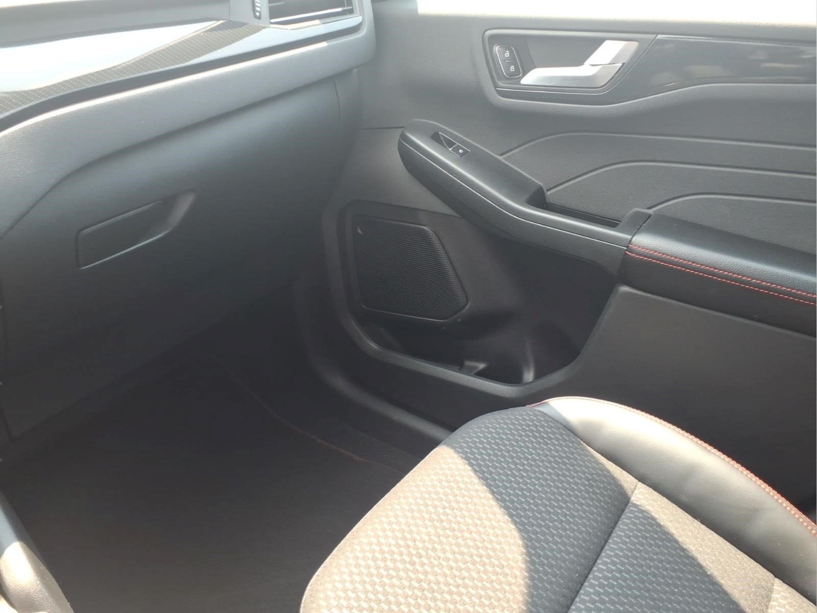 Used 2023 Ford Escape ST-Line Select AWD/4WD image 21