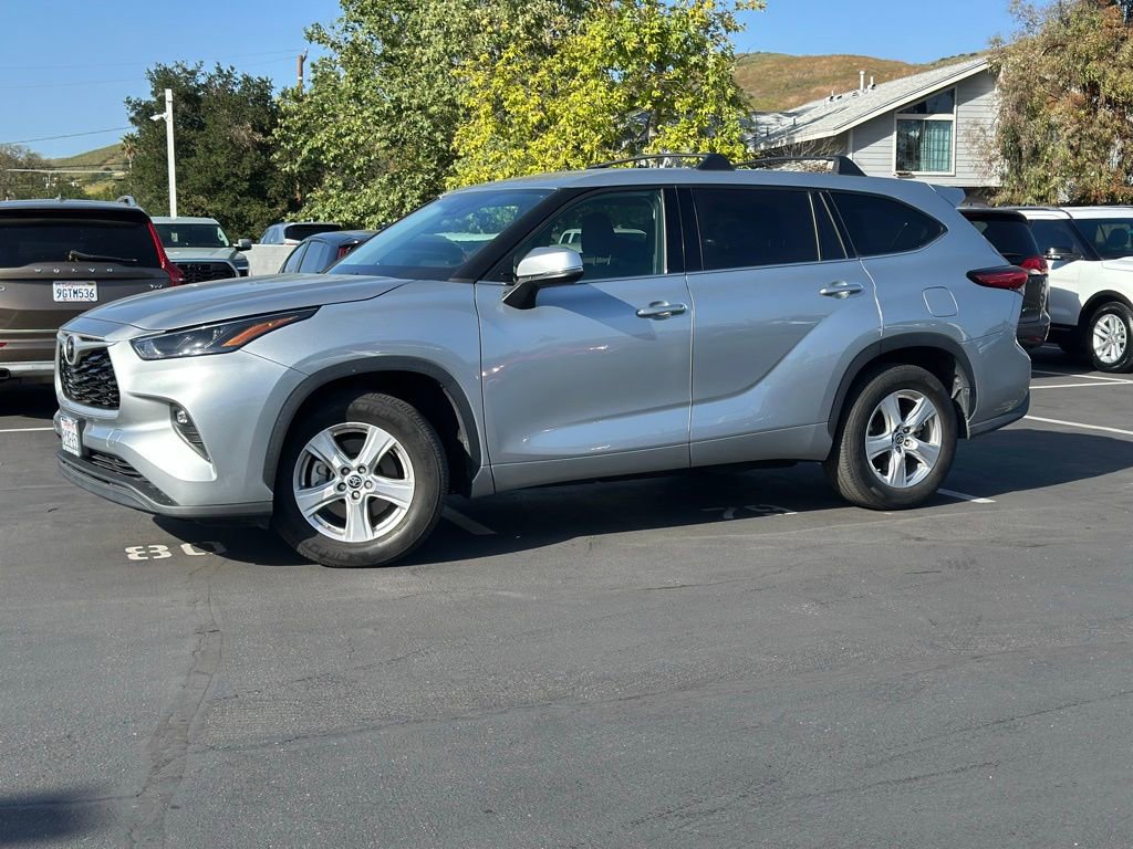 Used 2022 Toyota Highlander LE image 1