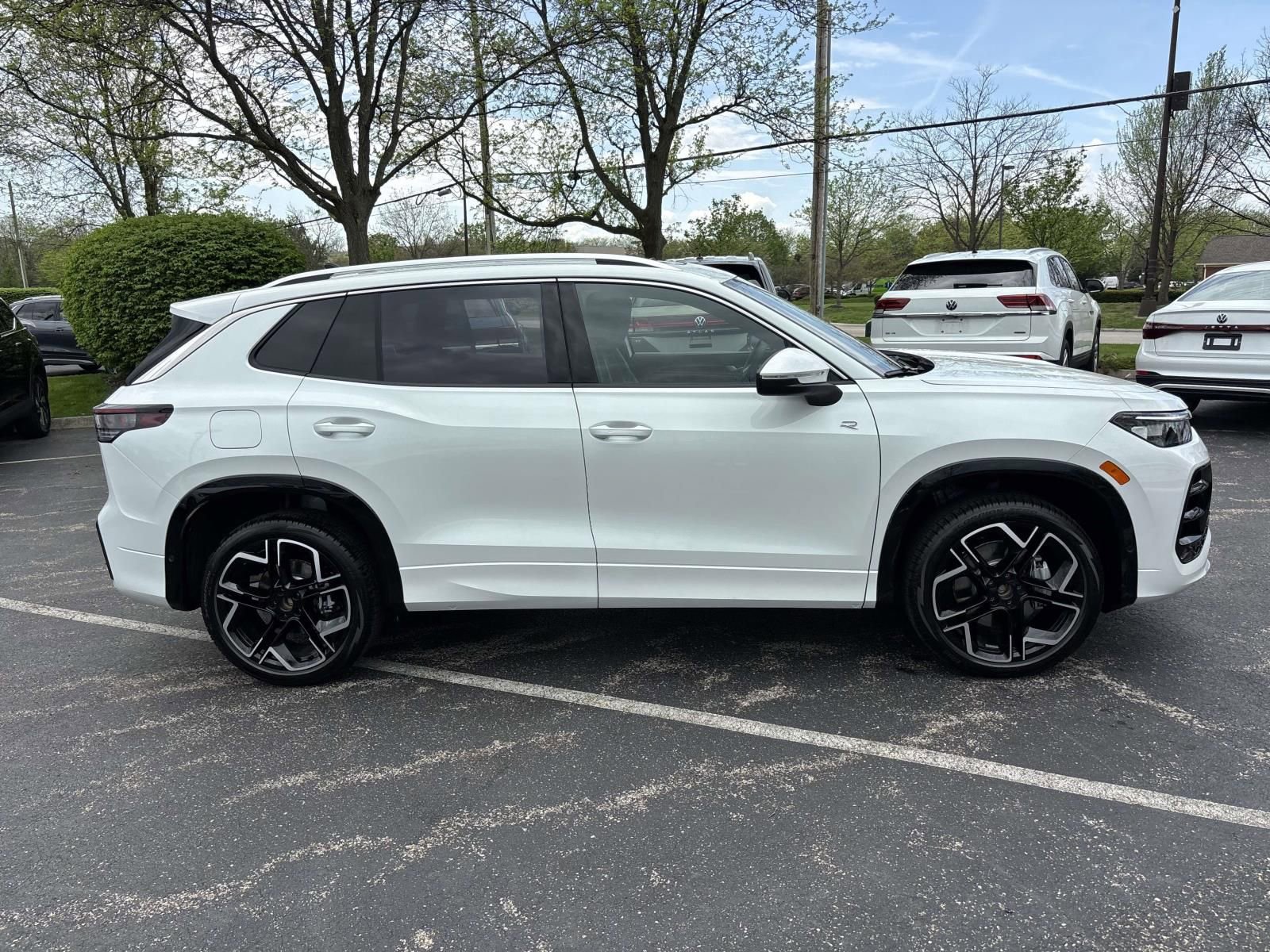 New 2026 Volkswagen Tiguan SEL R-Line AWD/4WD image 4