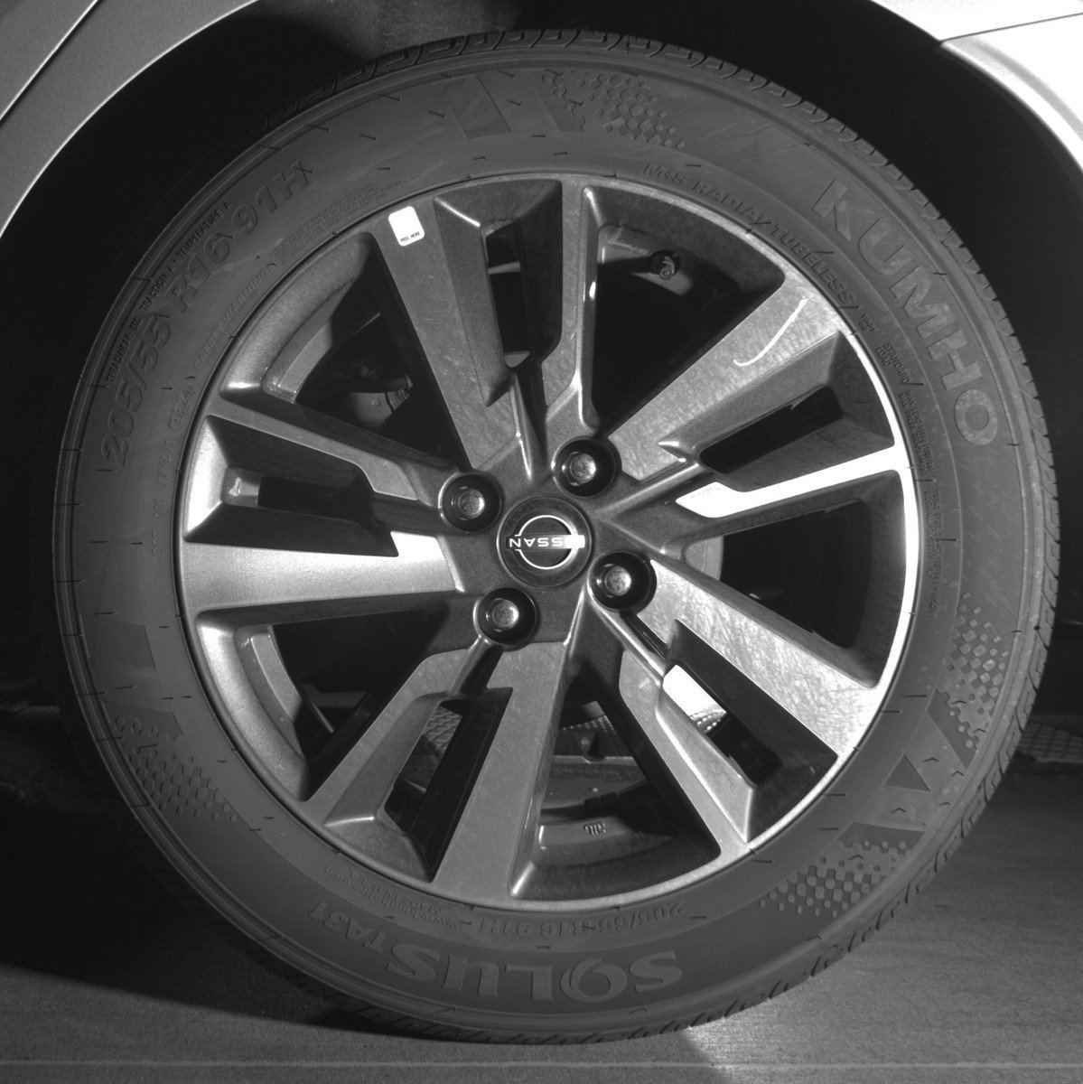 Used 2025 Nissan Versa SV image 14