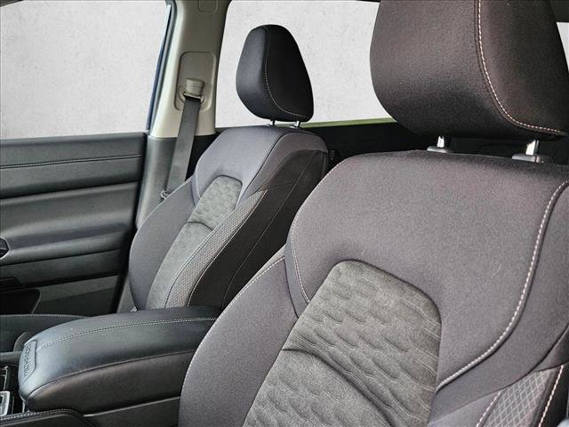 Used 2025 Nissan Pathfinder SV FWD image 15