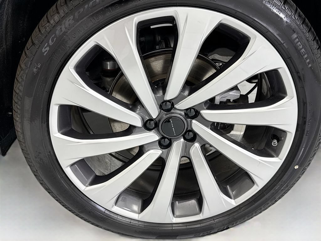 New 2026 Land Rover Range Rover Long Wheelbase SE AWD/4WD image 30