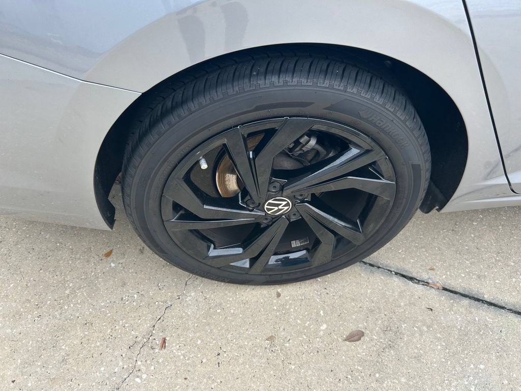 Certified 2025 Volkswagen Jetta SE FWD image 26