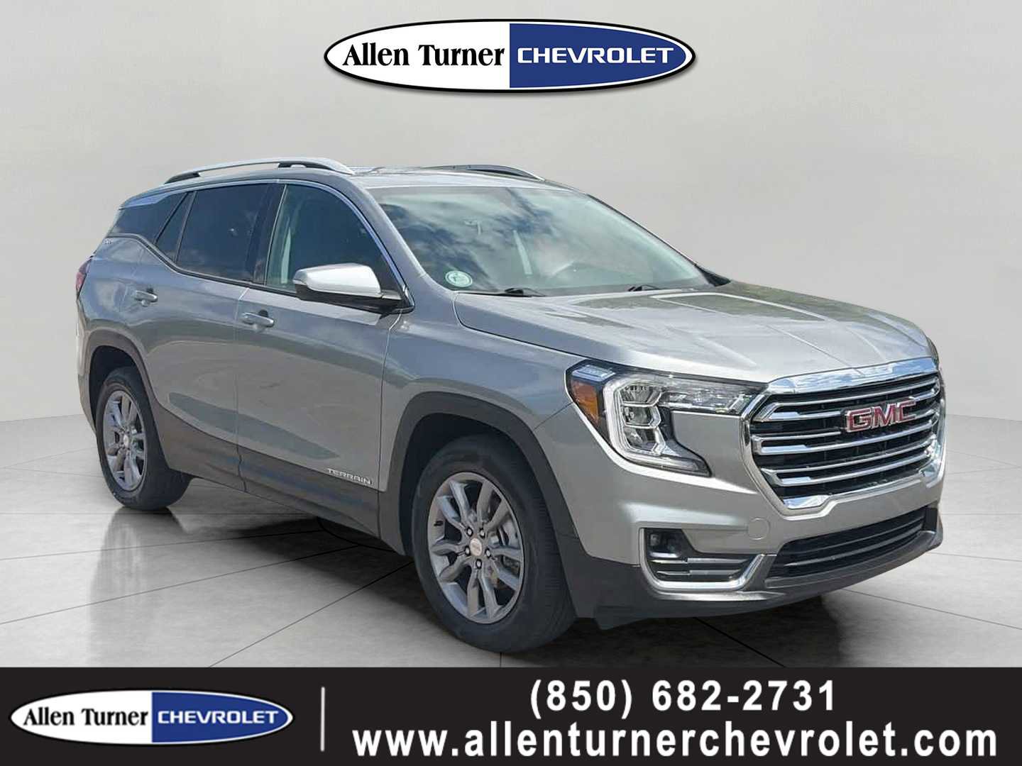 Used 2024 GMC Terrain SLT AWD/4WD image 1