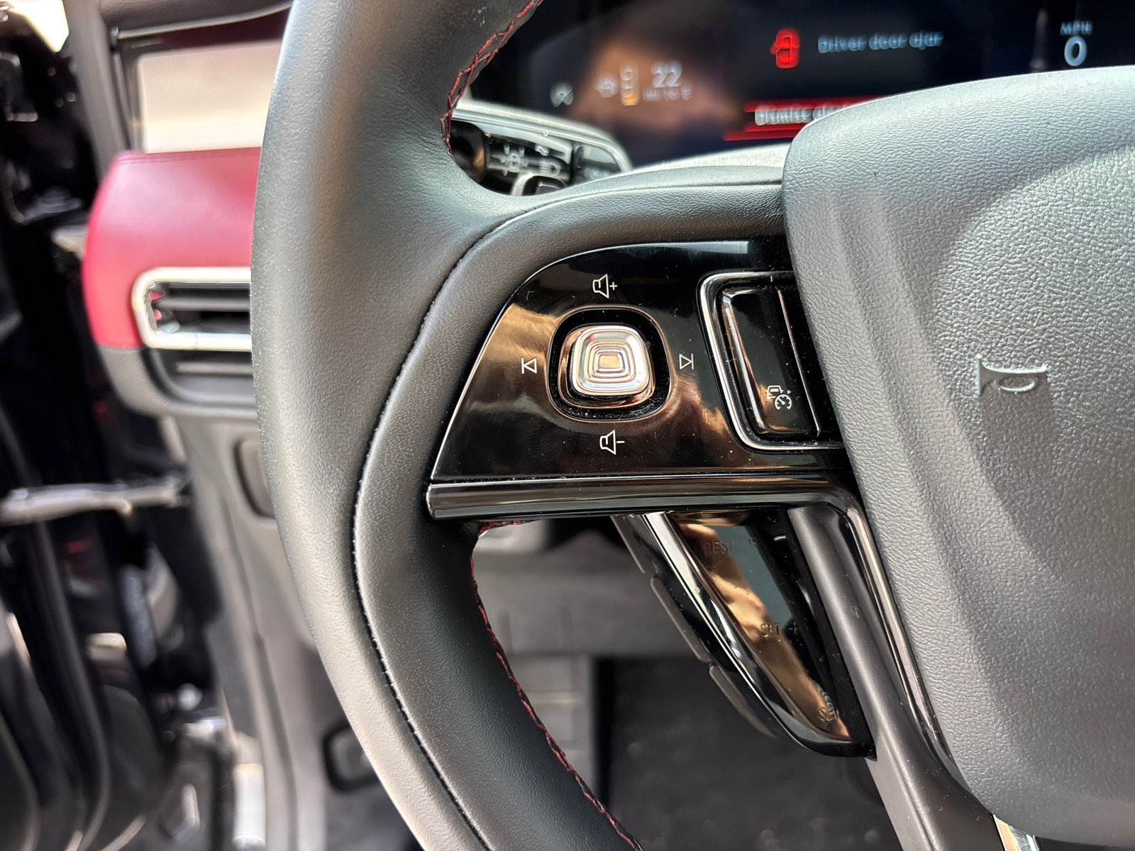 Certified 2025 Lincoln Corsair Reserve AWD/4WD image 17