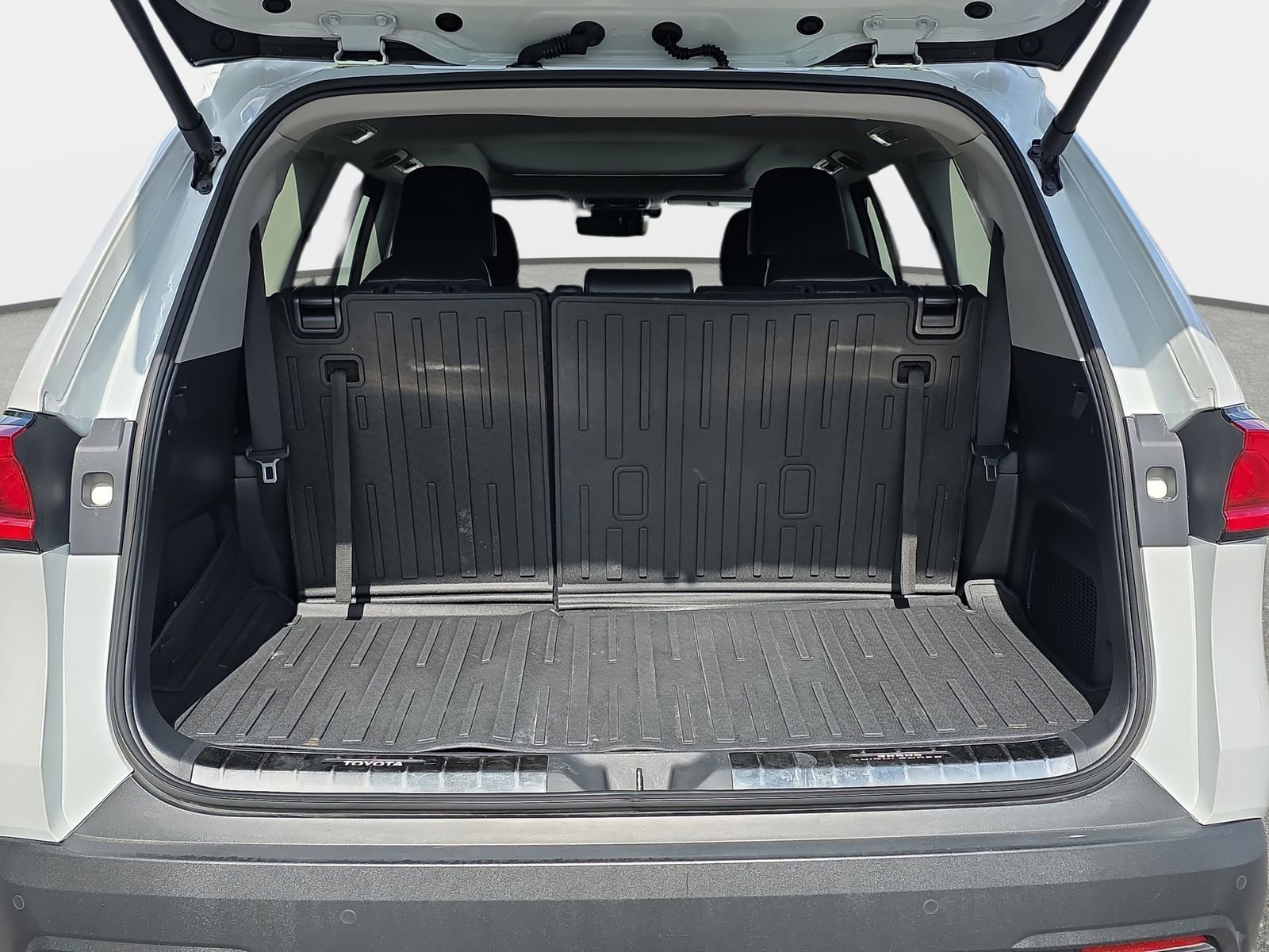 Used 2024 Toyota Grand Highlander AWD image 13