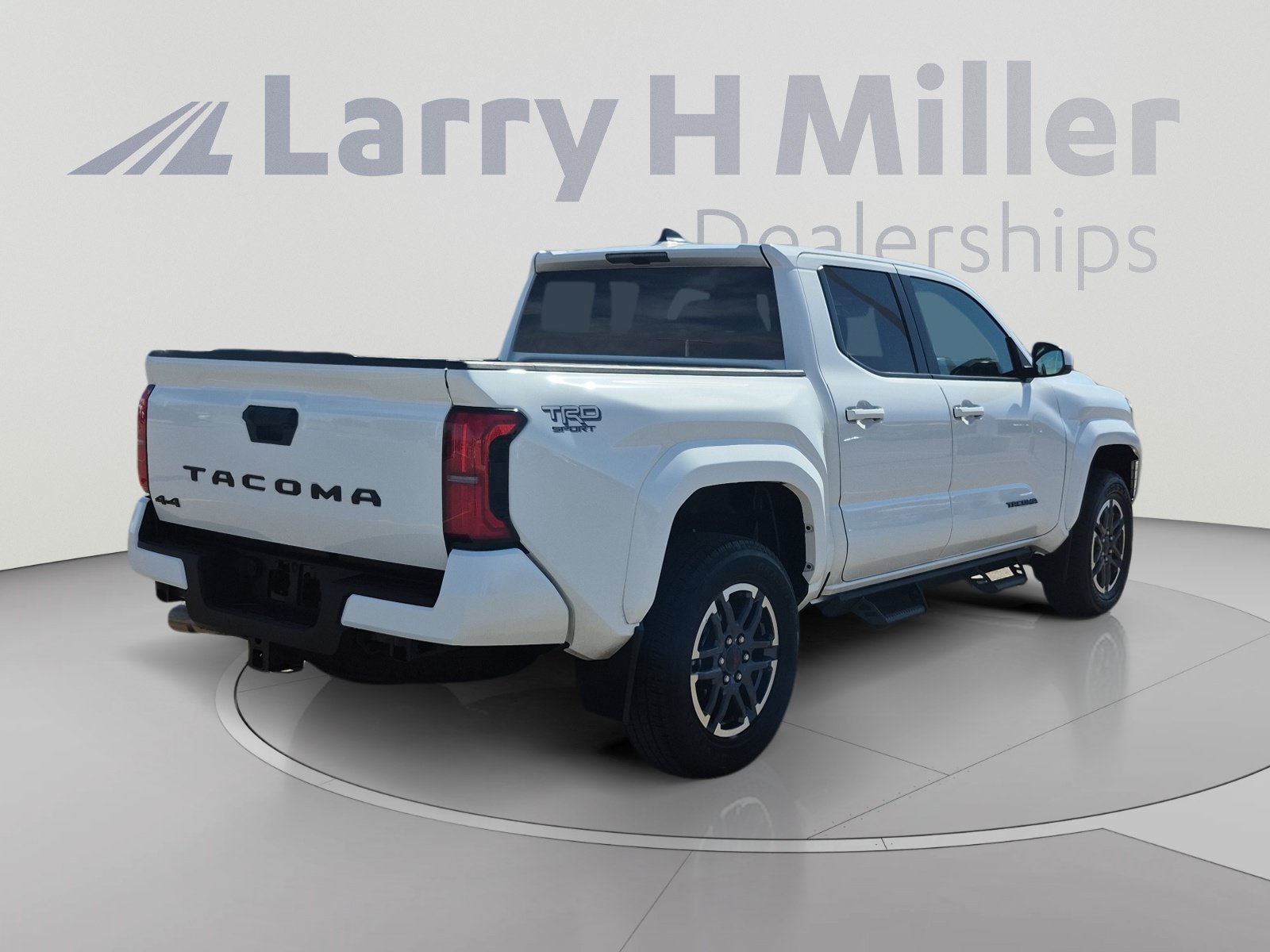 Used 2024 Toyota Tacoma TRD Sport AWD/4WD image 5