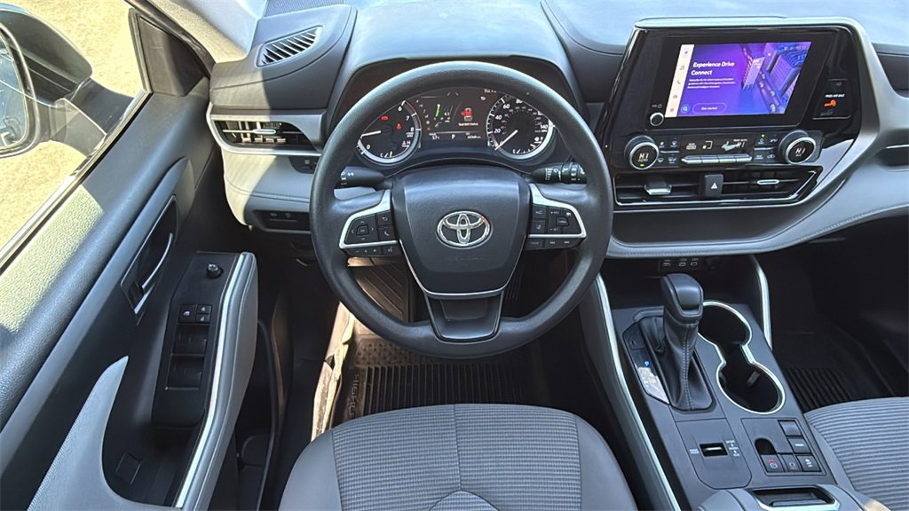 Used 2023 Toyota Highlander L image 18