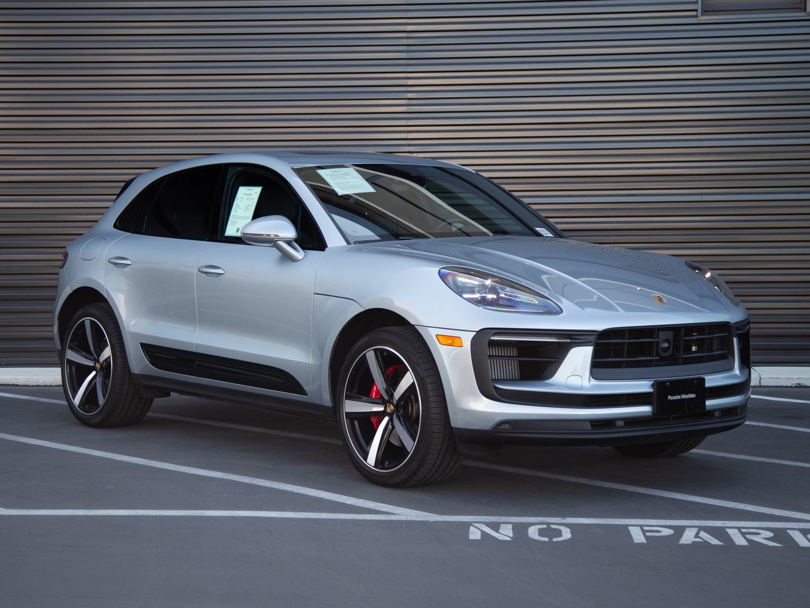 Certified 2024 Porsche Macan S AWD/4WD image 9