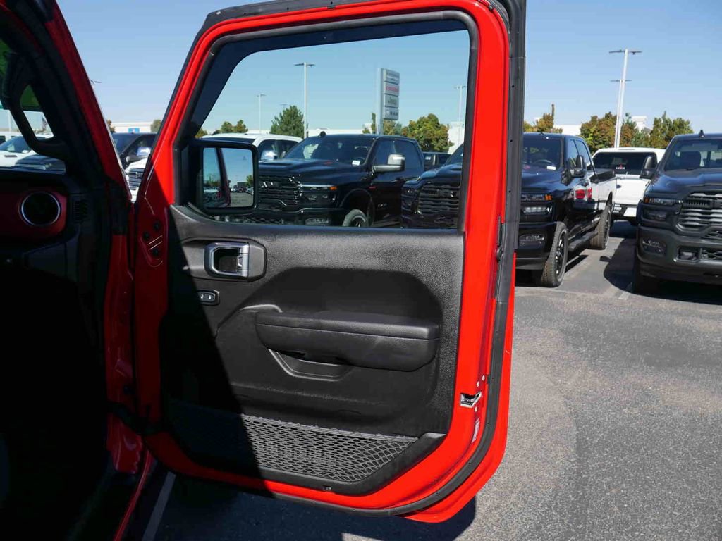 Used 2023 Jeep Wrangler Unlimited Rubicon w/ Steel Bumper Group image 28