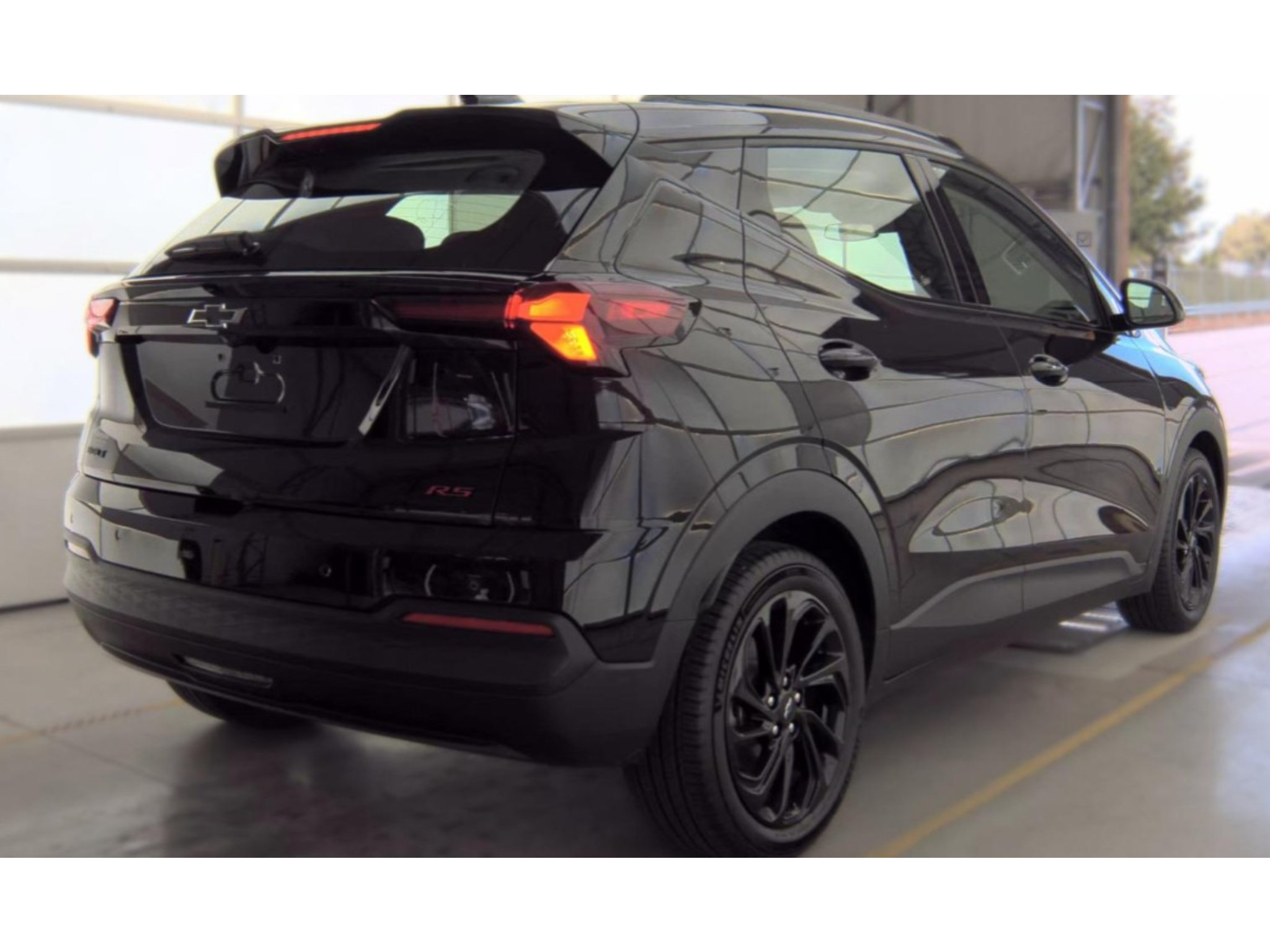 Used 2027 Chevrolet Bolt RS FWD image 3