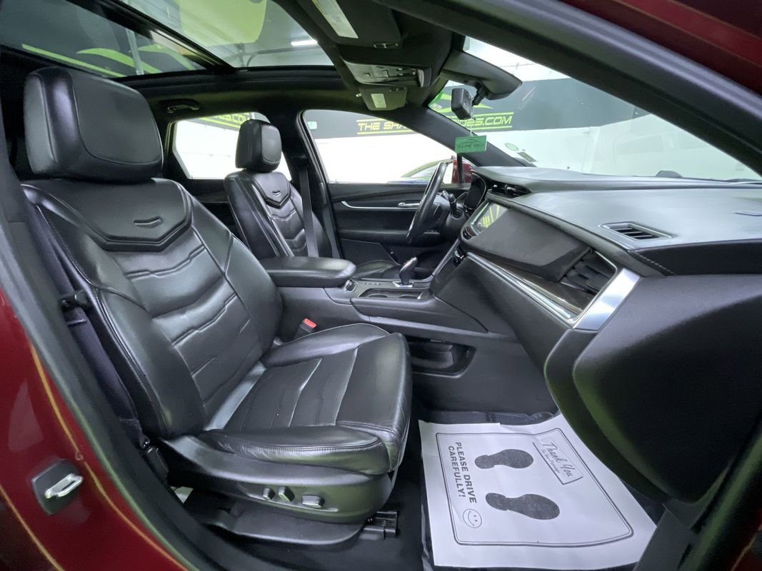 Used 2017 Cadillac XT5 Platinum w/ Driver Assist Package image 30