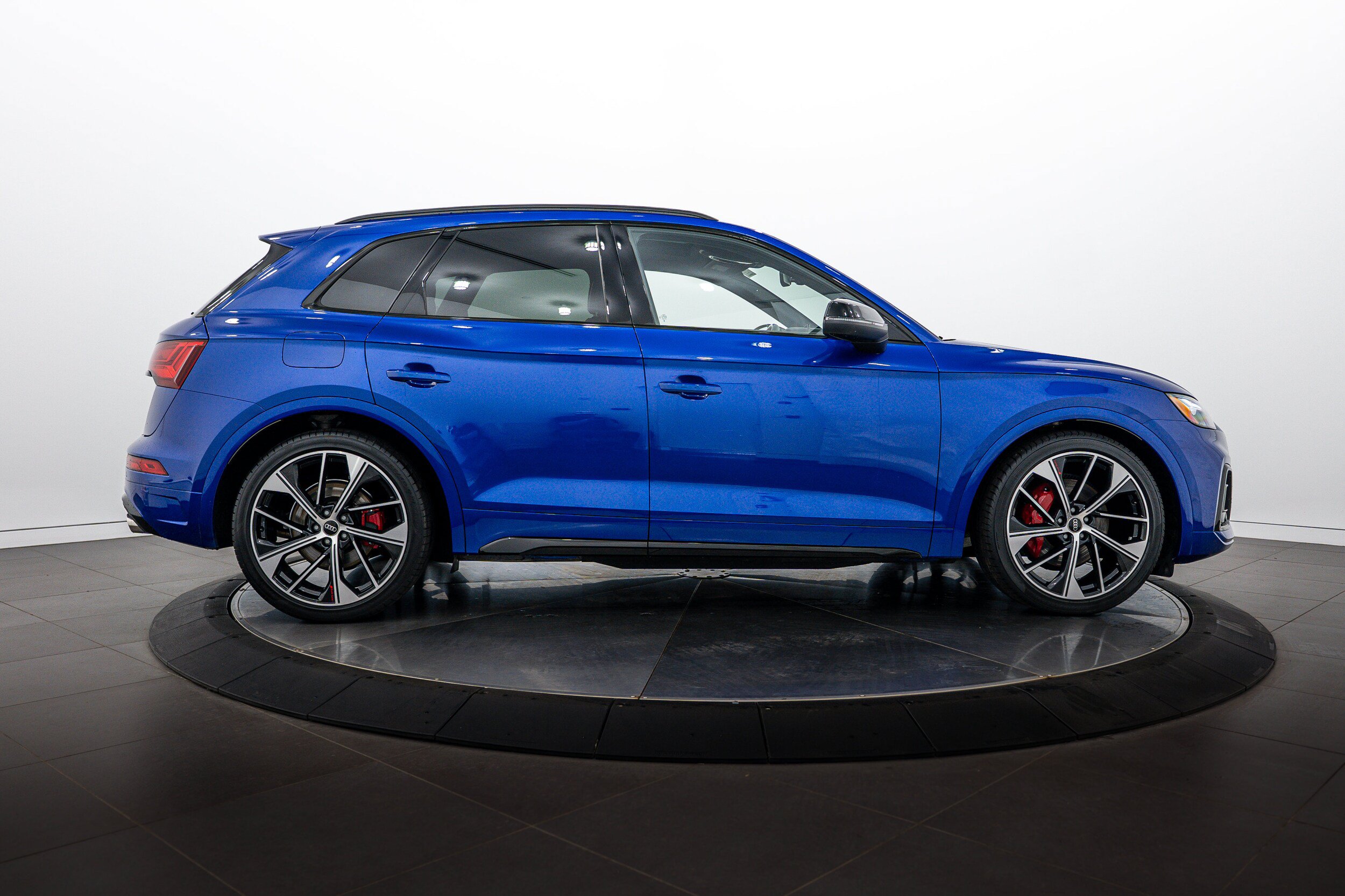 Certified 2024 Audi SQ5 Premium Plus AWD/4WD image 3