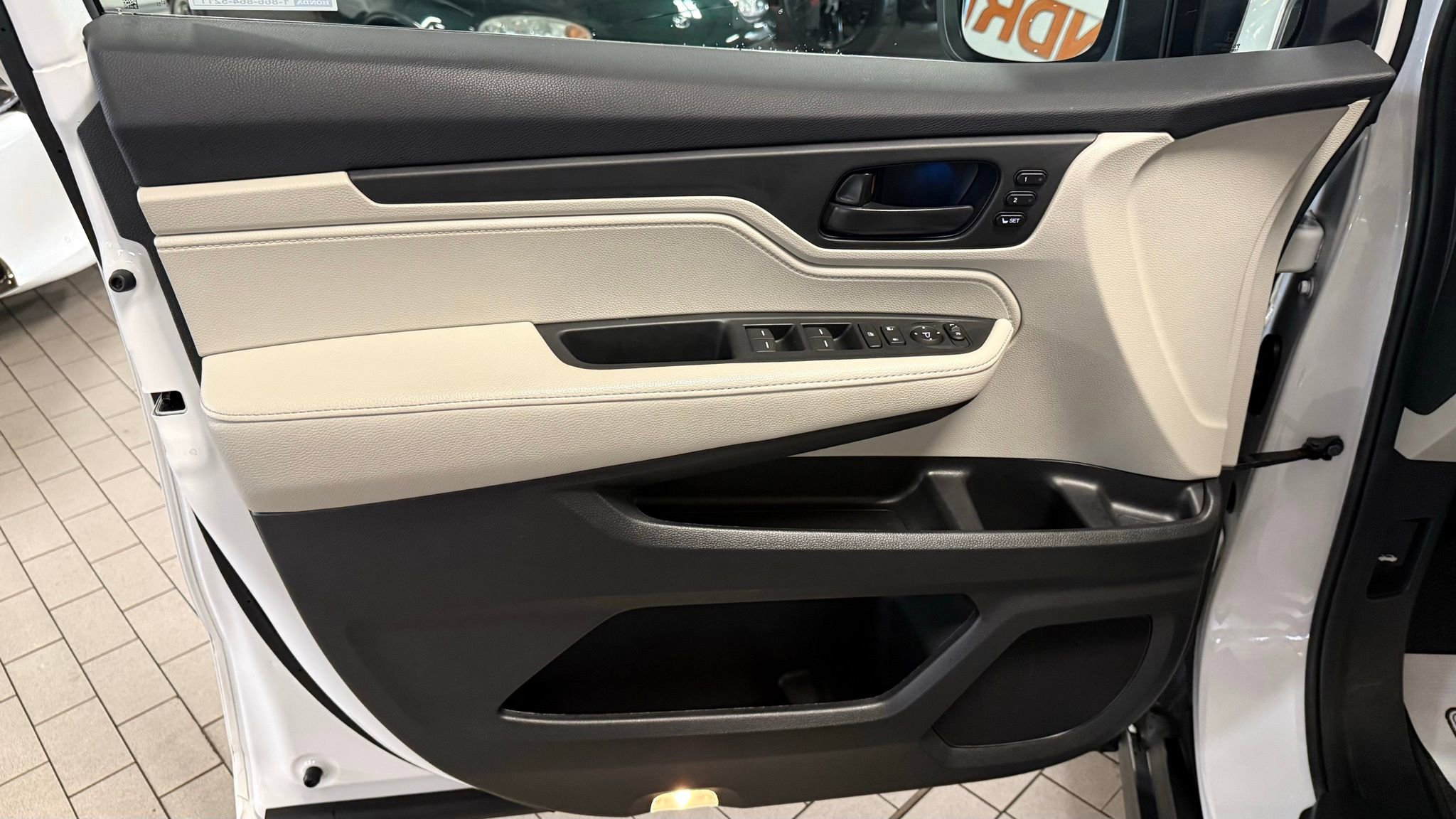 Used 2025 Honda Odyssey EX-L image 30