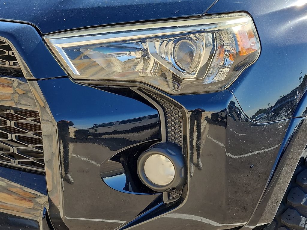 Used 2016 Toyota 4Runner SR5 AWD/4WD image 3