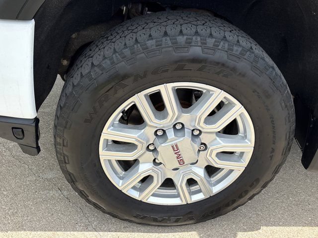 Used 2022 GMC Sierra 2500 AT4 w/ AT4 Premium Plus Package AWD/4WD image 13