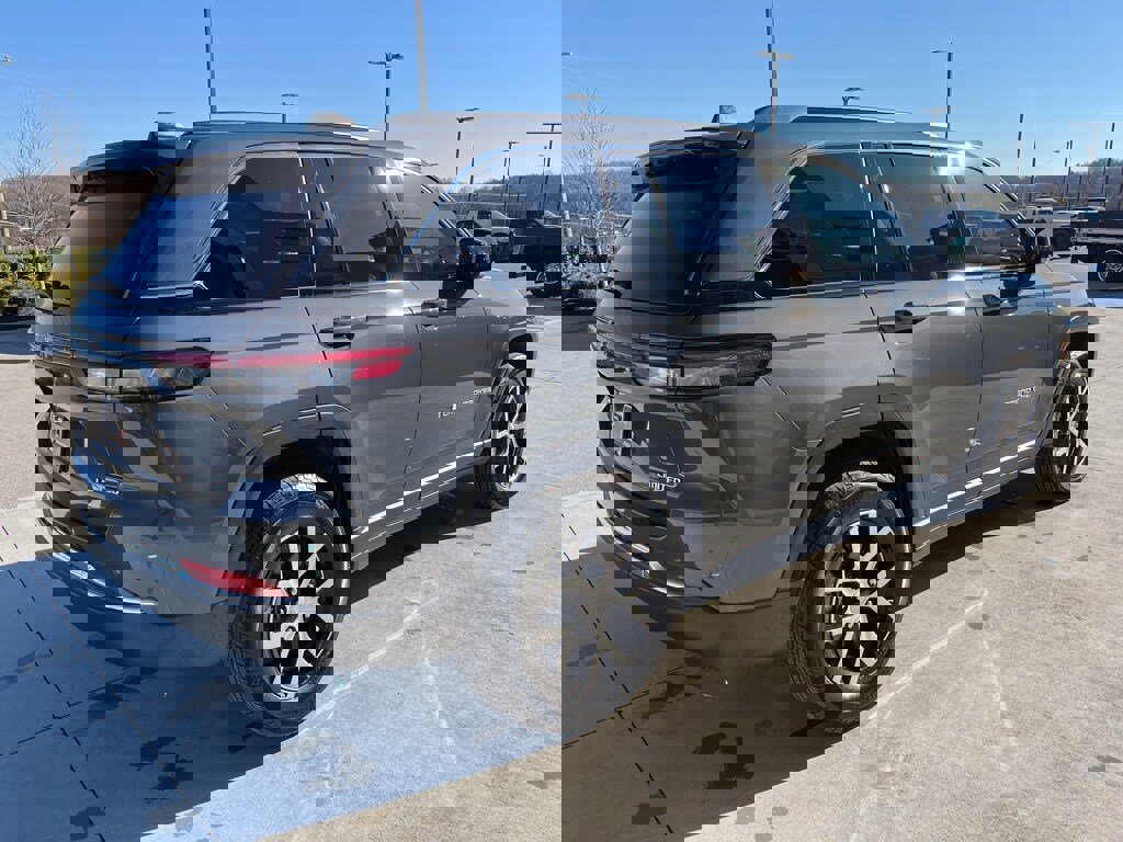 Used 2025 Jeep Grand Cherokee Limited image 19