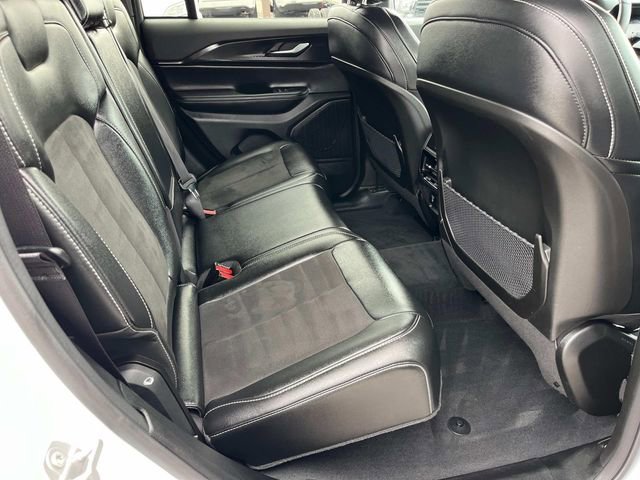 Used 2024 Jeep Grand Cherokee Altitude image 10