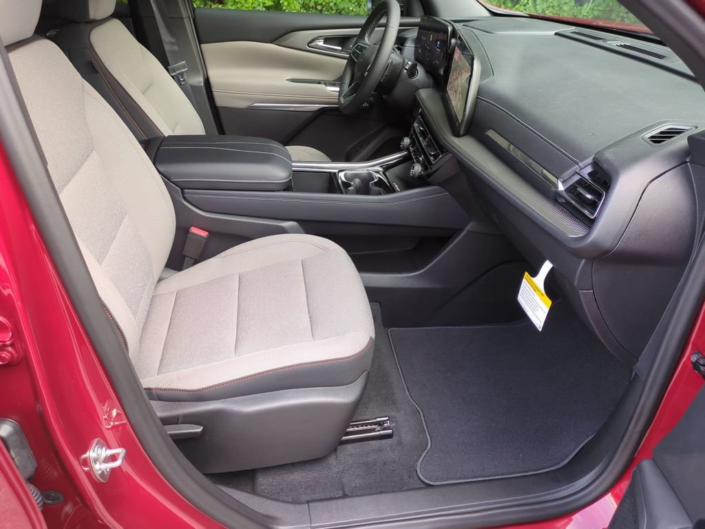 New 2027 Chevrolet Traverse LT w/ Midnight/Sport Edition FWD image 36