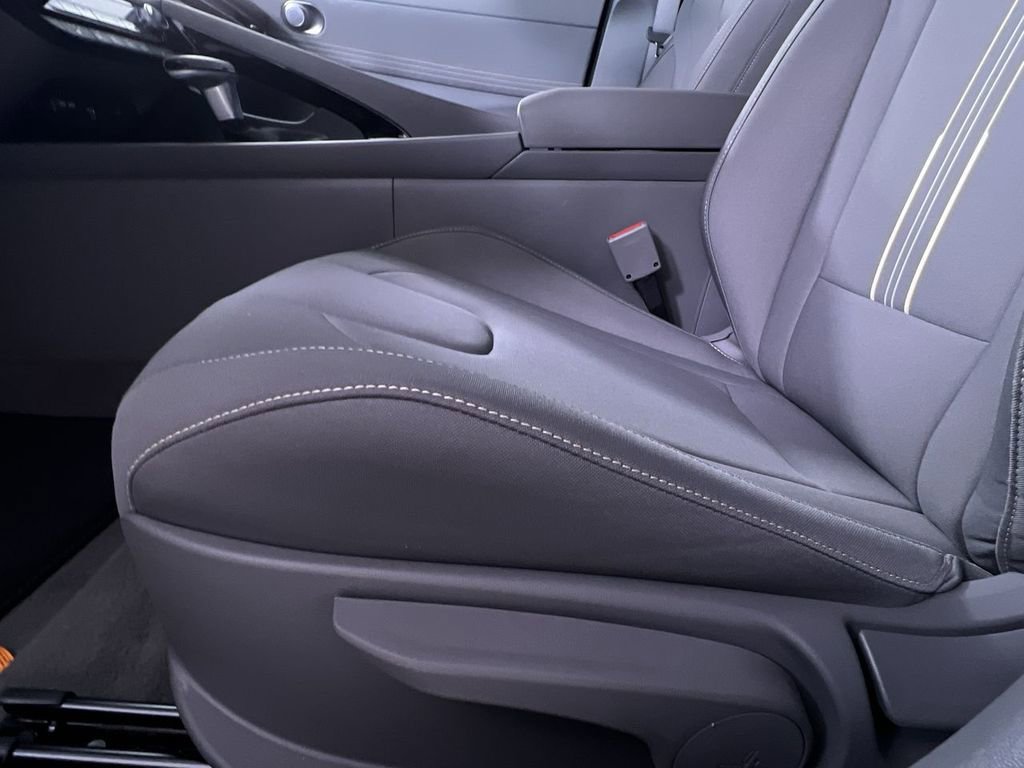 Used 2025 Hyundai Elantra SEL image 14