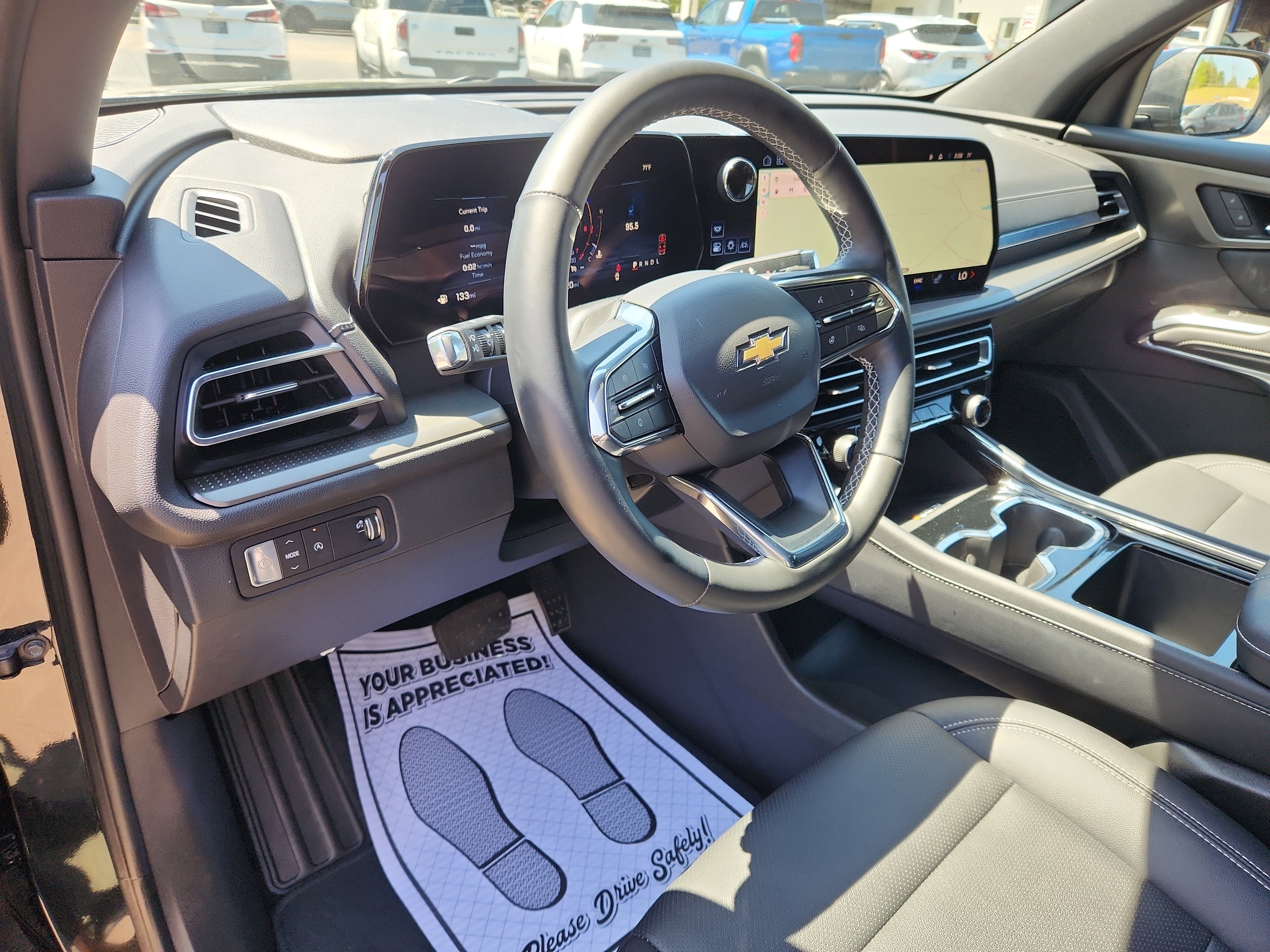 Used 2025 Chevrolet Traverse LT image 16