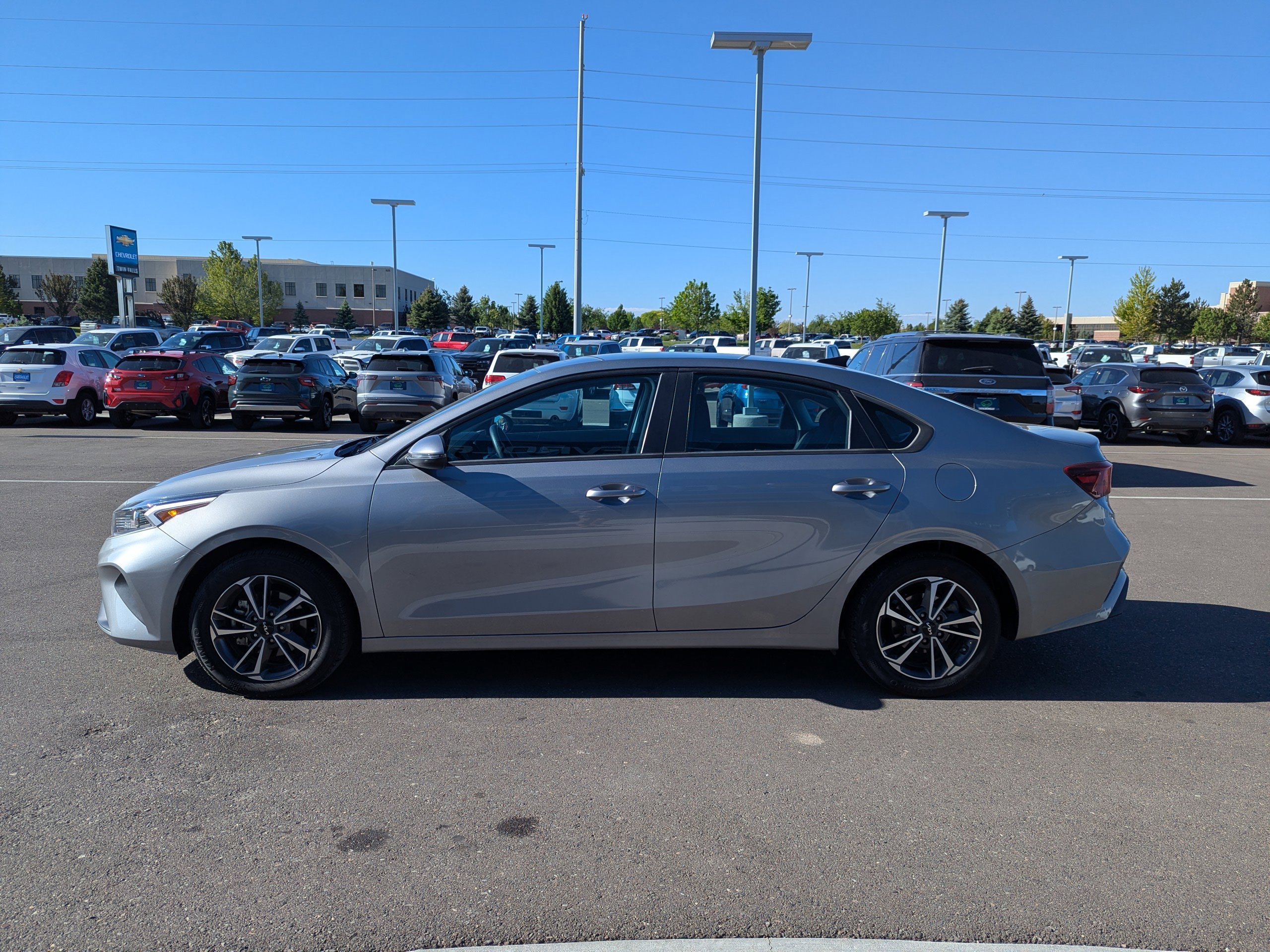 Used 2023 Kia Forte LXS w/ LXS Technology Package FWD image 9