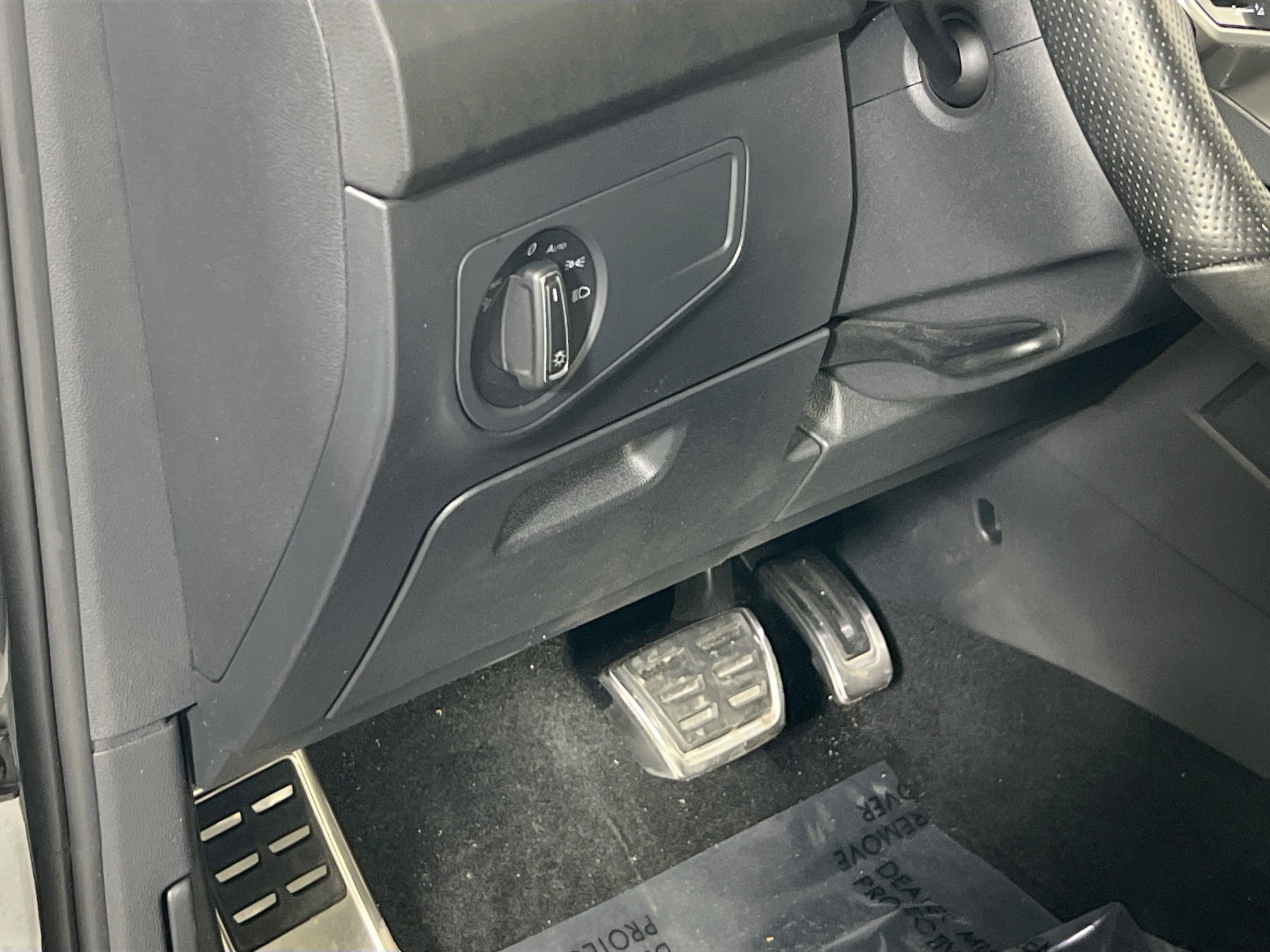 Used 2022 Volkswagen Tiguan SEL R-Line image 10