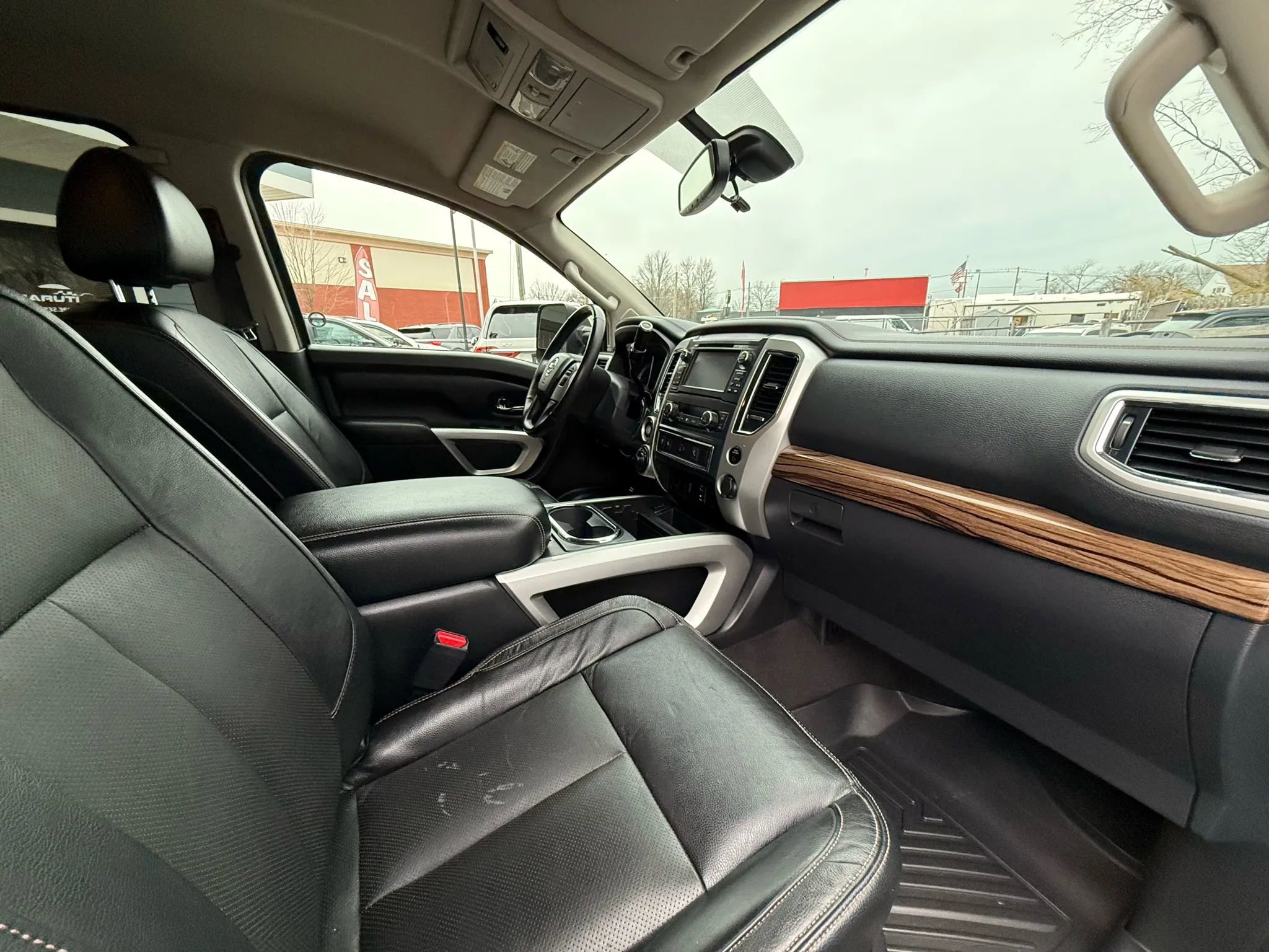 Used 2017 Nissan Titan SL image 34