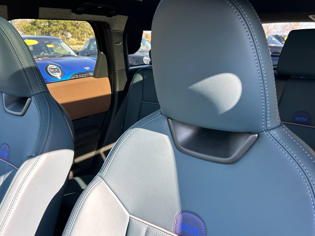 Used 2025 MINI Cooper Countryman S w/ Comfort Package Max image 14