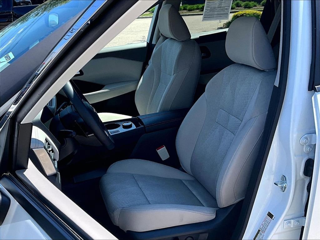 Used 2025 Nissan Rogue SV AWD/4WD image 10