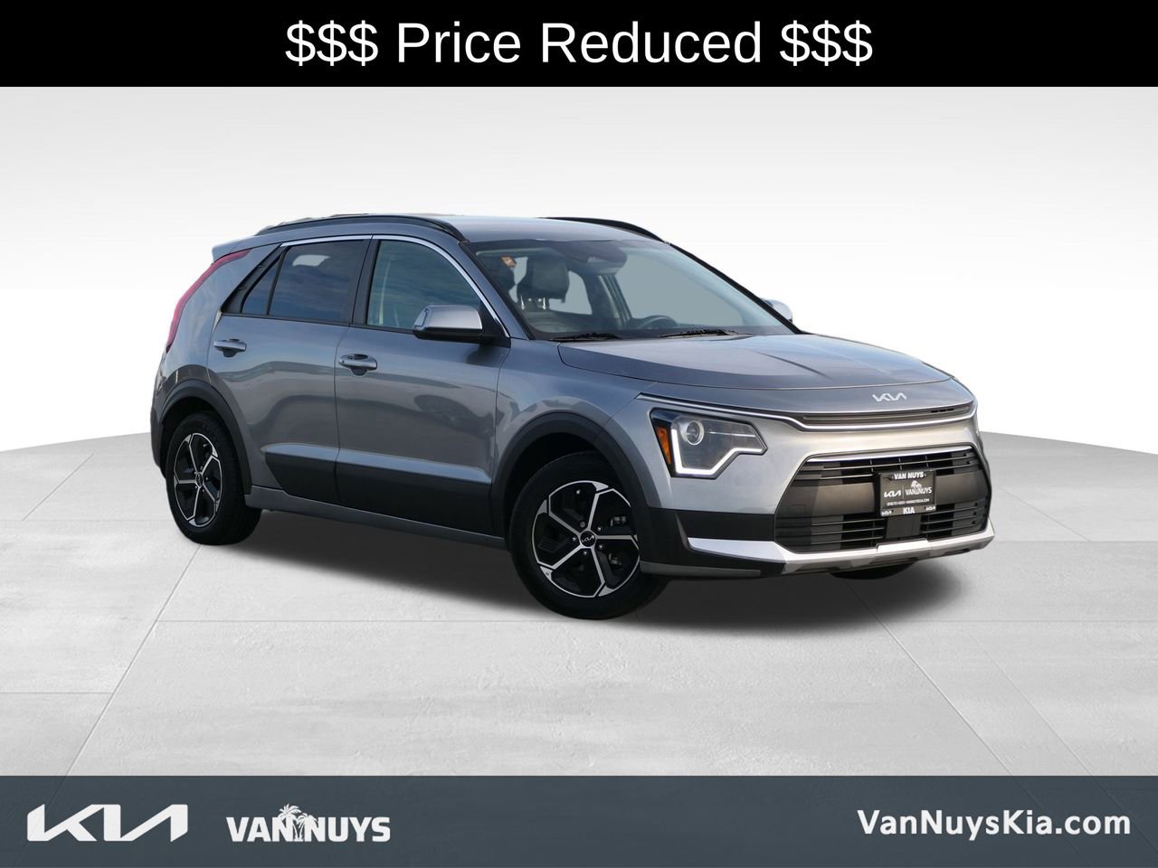 Used 2023 Kia Niro EX image 1