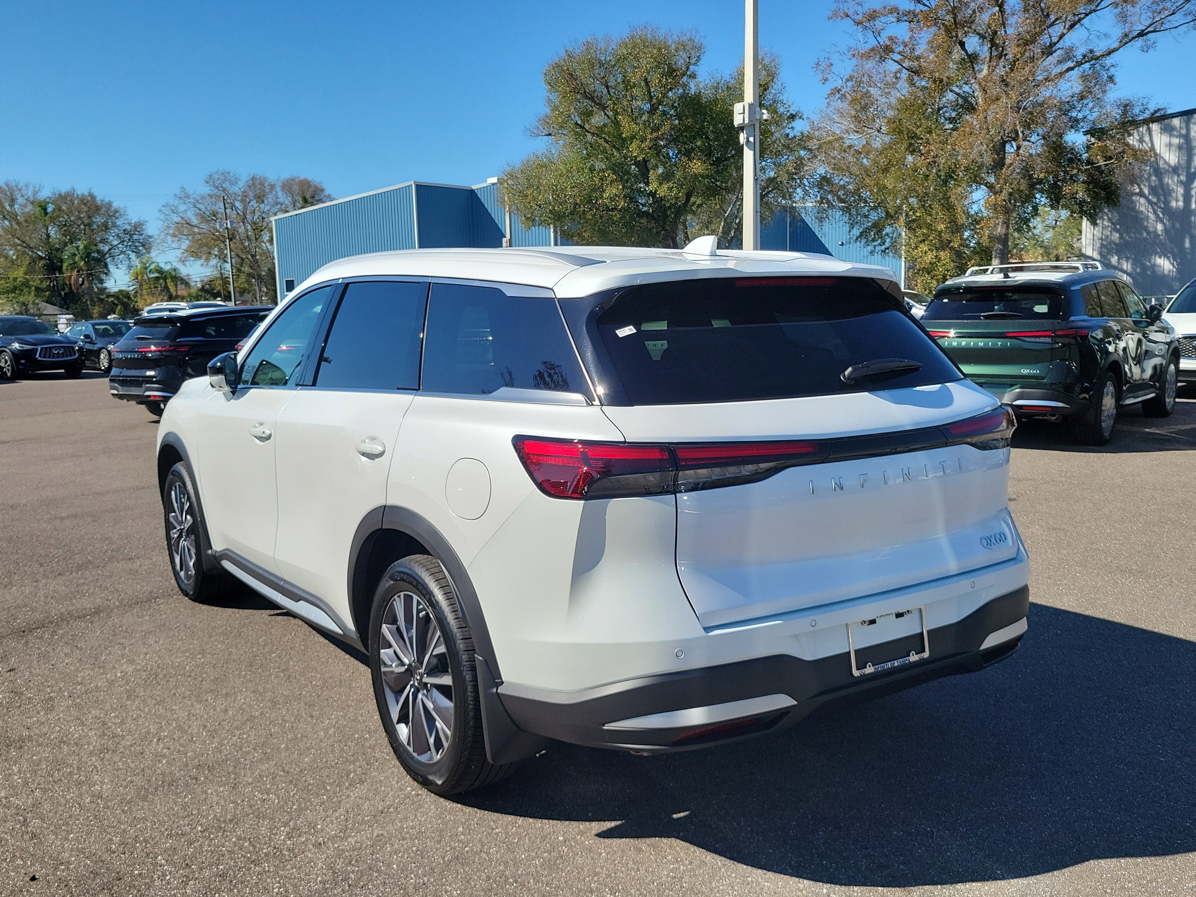 New 2026 INFINITI QX60 Luxe w/ Cargo Package image 4