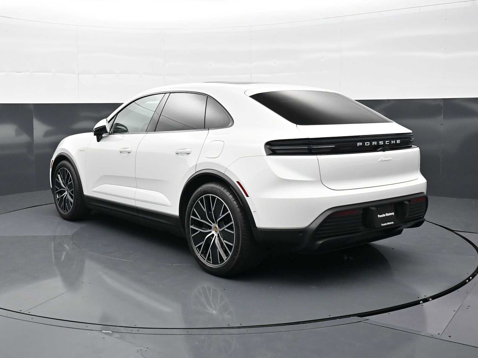 Certified 2025 Porsche Macan Electric RWD image 3