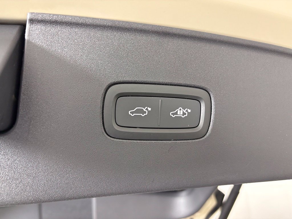 Used 2025 Volvo EX90 Ultra AWD/4WD image 39