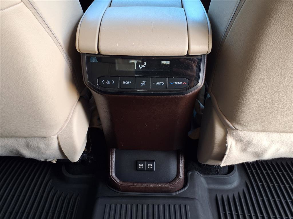 Used 2020 Toyota Highlander XLE image 17