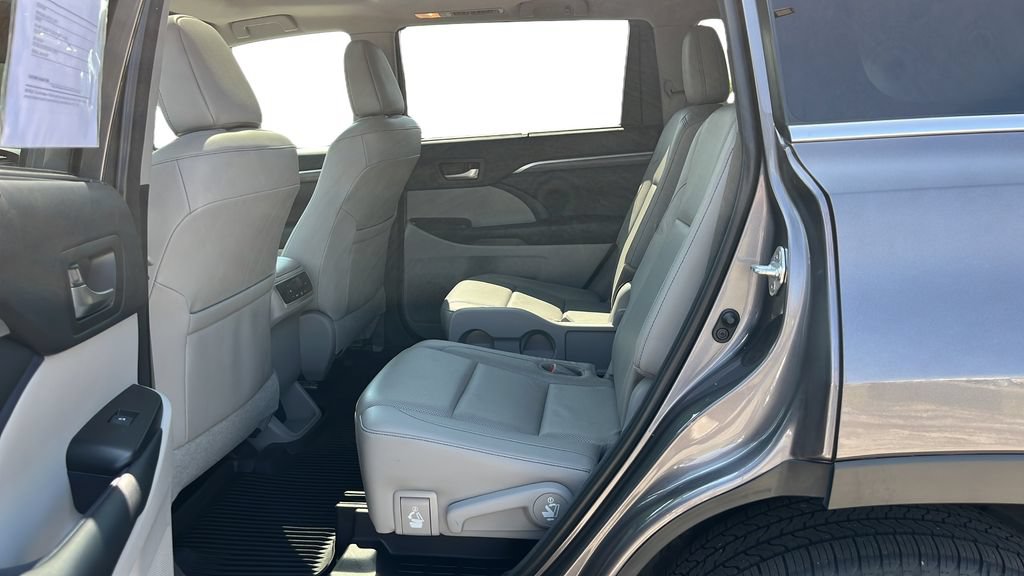 Used 2018 Toyota Highlander Limited AWD/4WD image 17