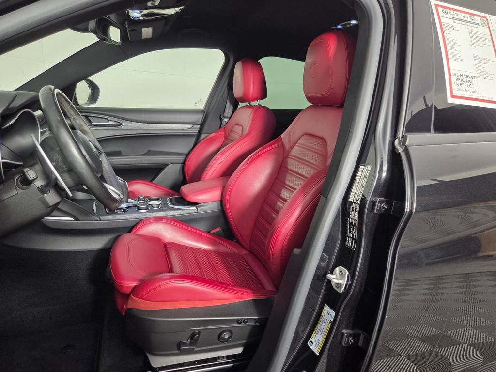 Used 2023 Alfa Romeo Stelvio Sprint RWD image 9