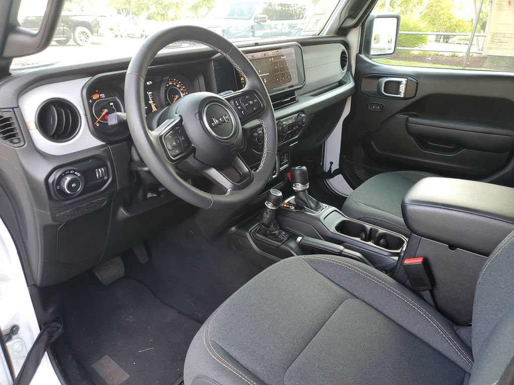 Used 2025 Jeep Wrangler Sport AWD/4WD image 13