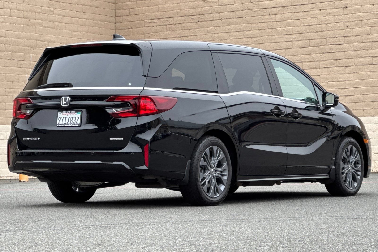 Used 2025 Honda Odyssey Touring image 4