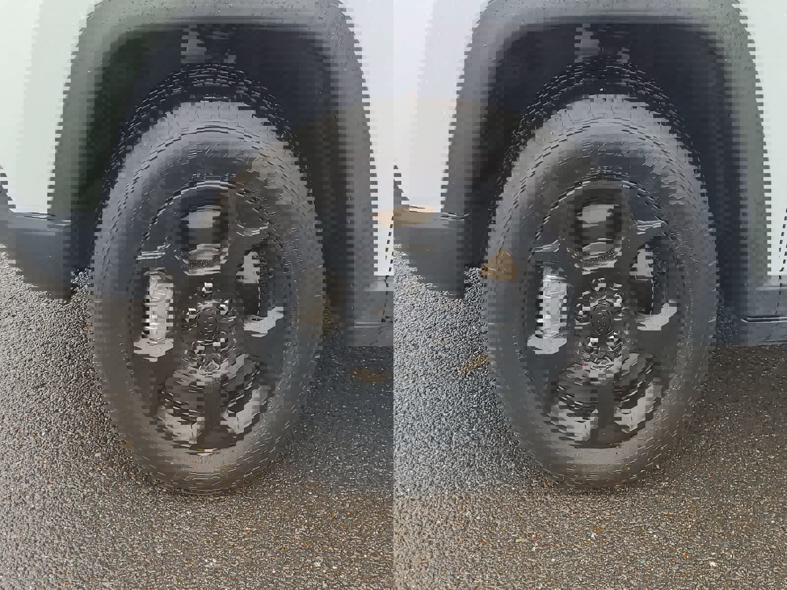 Used 2023 Jeep Compass Trailhawk image 16