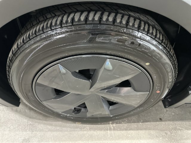 Used 2025 Toyota Prius LE FWD image 23