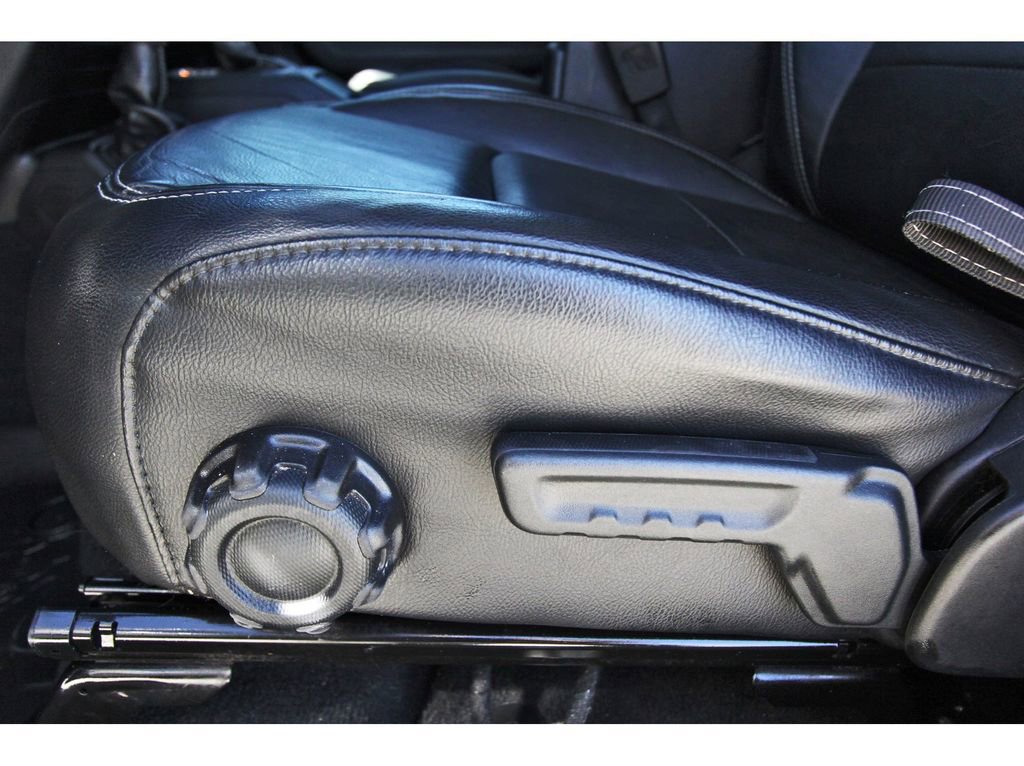 Used 2019 Jeep Wrangler Unlimited Sahara image 22