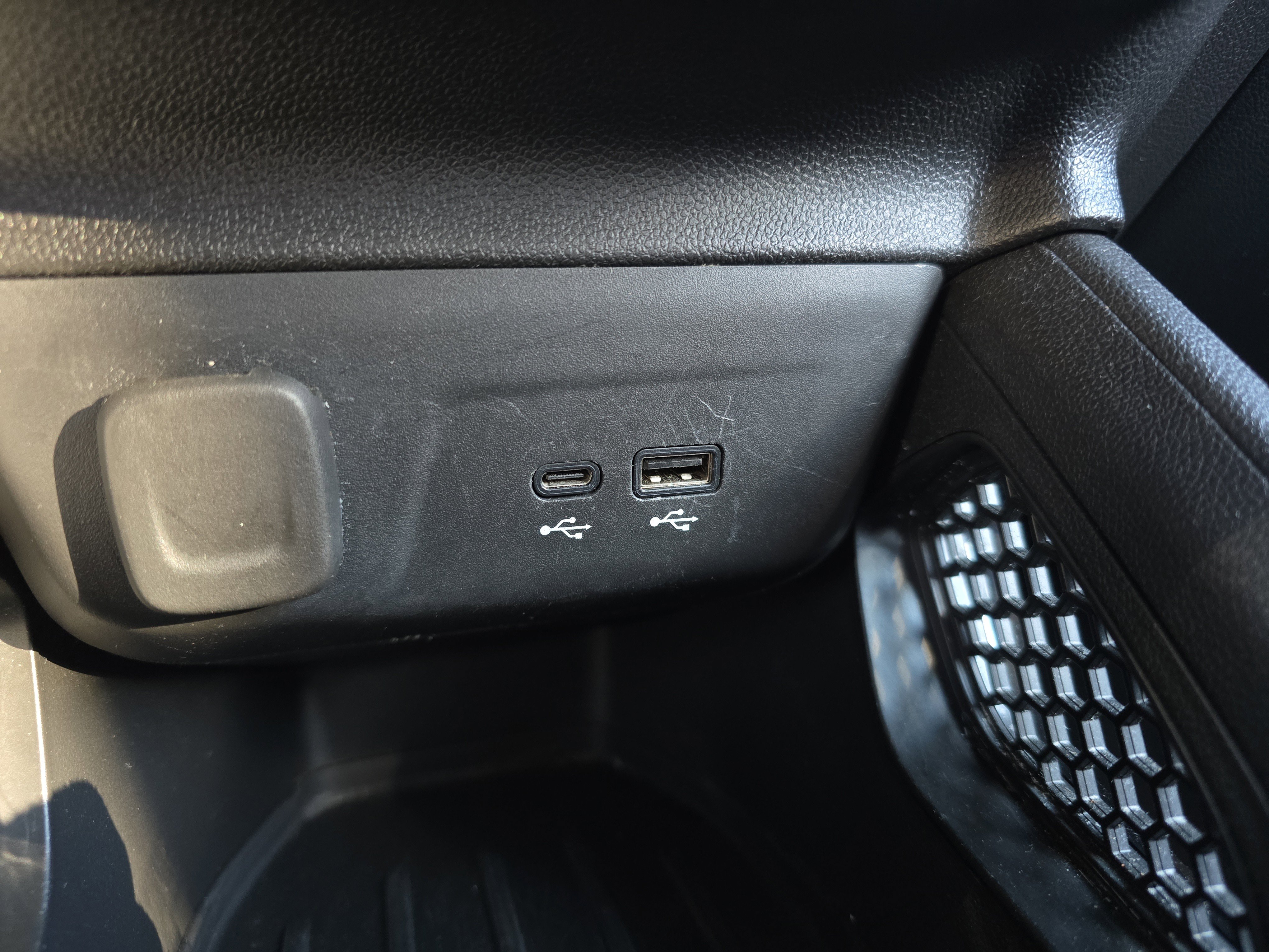 Used 2024 Chevrolet TrailBlazer LT image 29