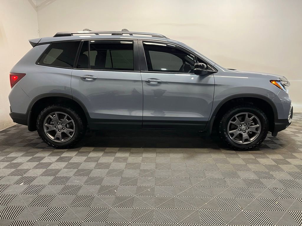 Used 2024 Honda Passport TrailSport image 2